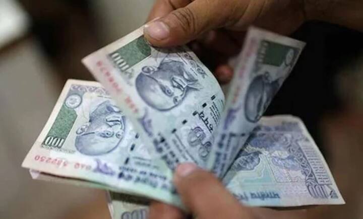 গ্রাহকদের জন্য এই সুবিধা নিয়ে এসেছে SBI। যেখানে মাত্র ৪ ক্লিকে আপনার অ্যাকাউন্টে টাকা চলে আসবে। তাই এখন যখনই আপনার অর্থের প্রয়োজন হবে, এসবিআই (State Bank Of India) আপনার অ্যাকাউন্টে অর্থ স্থানান্তর করবে।