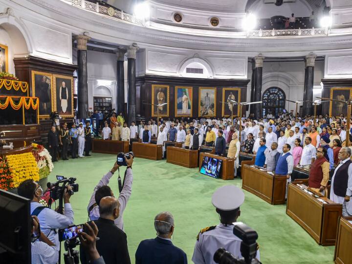 Monsoon Session: महंगाई और GST के मुद्दे पर संसद में आज हंगामे के आसार, स्मृति ईरानी का मुद्दा भी उठा सकती है कांग्रेस Possibility of uproar in Parliament on issue of inflation GST and smriti irani Monsoon Session: महंगाई और GST के मुद्दे पर संसद में आज हंगामे के आसार, स्मृति ईरानी का मुद्दा भी उठा सकती है कांग्रेस