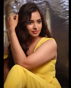 Pujita Ponnada: ముద్దుగా క్యూట్ చూపులతో పడగొడుతున్న పూజిత పొన్నాడ