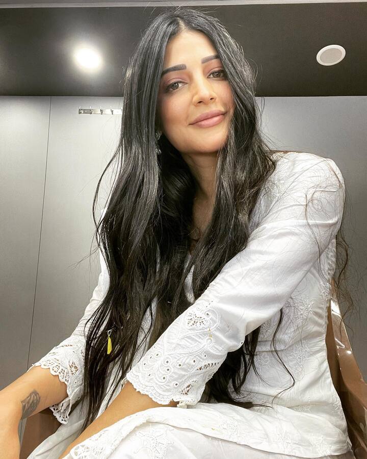 శ్రుతి హాసన్ అందమైన ఫోటోలు -Image credit: ShruthiHasan/Instagram