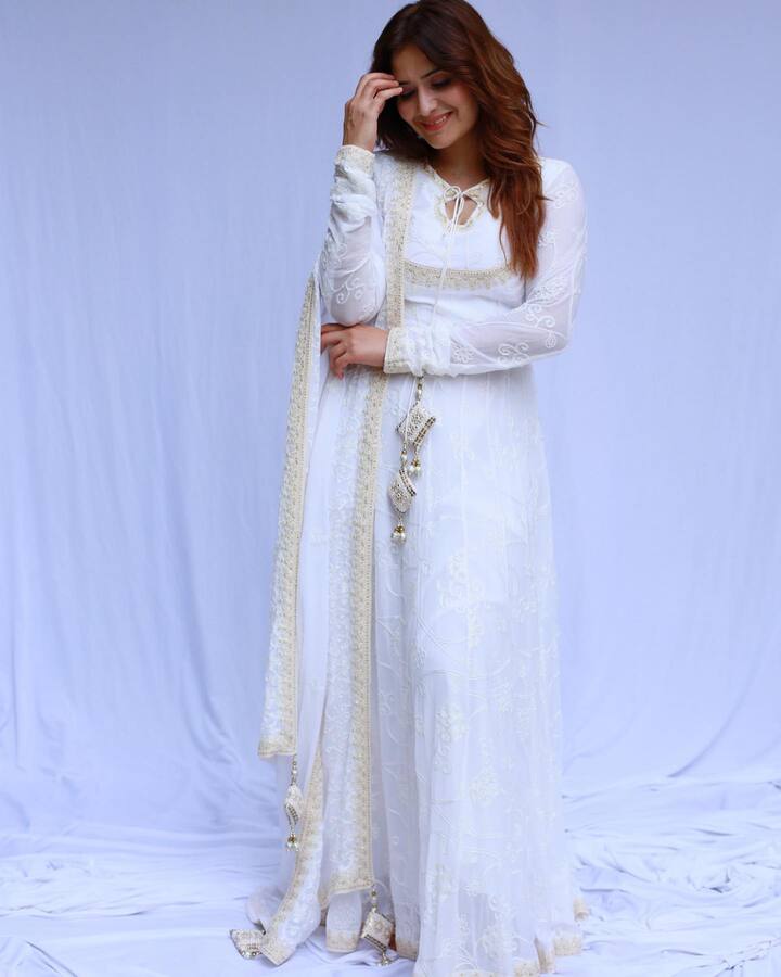 सध्या ती तिच्या फोटोशूटमुळे चर्चेत आहे. जवळपास दररोज चाहत्यांना आरतीचा नवा लूक पाहायला मिळतो. (फोटो सौजन्य : artisingh5/इंस्टाग्राम)