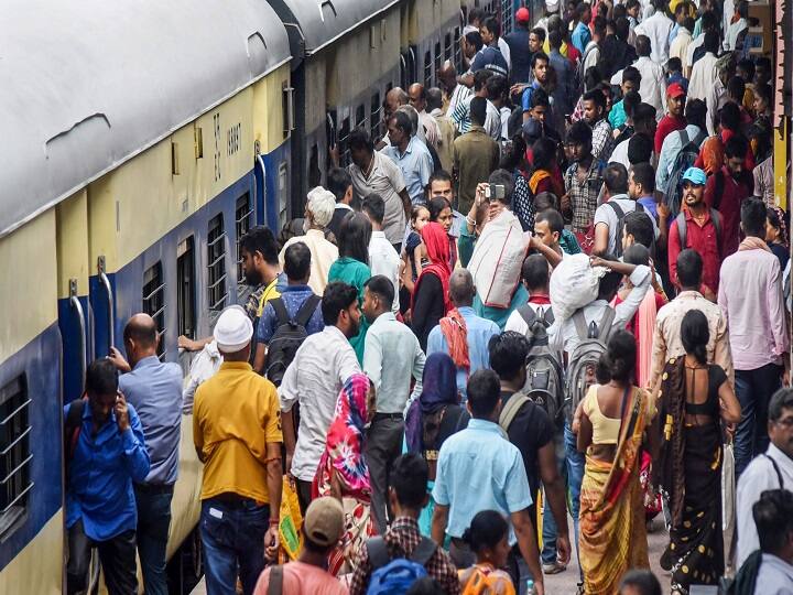 Railway ticket concessions may resume for senior citizens, but there's a catch Railway ticket concessions :  మళ్లీ రైళ్లలో వృద్ధులకు రాయితీలు - కానీ షరతులు వర్తిస్తాయి !