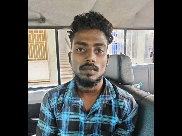 Crime : ’உன்னவிட நா பெரிய ரவுடி..’ : ஆன்லைனில் கத்தி ஆர்டர் செய்து பிரபல ரவுடியை கழுத்தறுத்து கொன்றவர்கள் கைது..