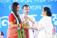 Mamata Award Photos: অনুষ্ঠানের নানা মুহূর্ত ফেসবুকে পোস্ট মুখ্যমন্ত্রীর