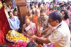 IN Pics : उज्जैन में नगर भ्रमण पर निकले महाकाल, शिप्रा नदी के जल से किया गया अभिषेक, देखें तस्वीरें