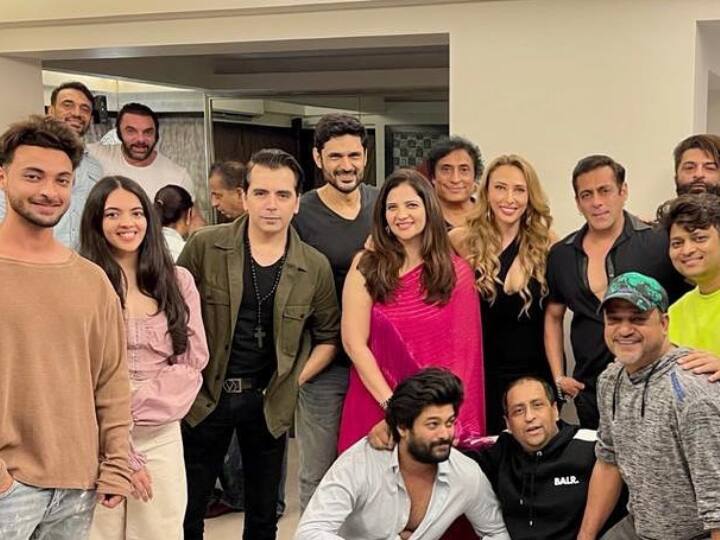 Salman Khan Celebrates Rumoured GF lulia Vantur's Birthday With Sohail Khan, Aayush Sharma & Others Salman Khan Celebrates Rumoured GF lulia Vantur's Birthday With Sohail Khan, Aayush Sharma & Others