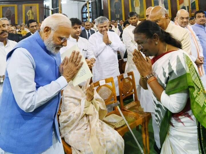 Droupadi Murmu Hope your tenure will take you to new heights from PM Modi to Amit Shah congratulated President Draupadi Murmu Droupadi Murmu: 'भारत के लिए एतिहासिक क्षण,' द्रौपदी मुर्मू के राष्ट्रपति पद की शपथ लेने पर पीएम दी और अमित शाह ने दी बधाई