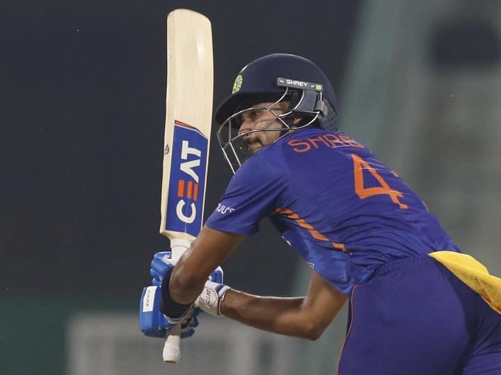 Shreyas Iyer has completed 100 FOURS in ODI cricket West Indies vs India 2nd ODI Shreyas Iyer Record: श्रेयस ने बनाया चौके जड़ने का खास रिकॉर्ड, वेस्टइंडीज के खिलाफ हासिल की उपलब्धि