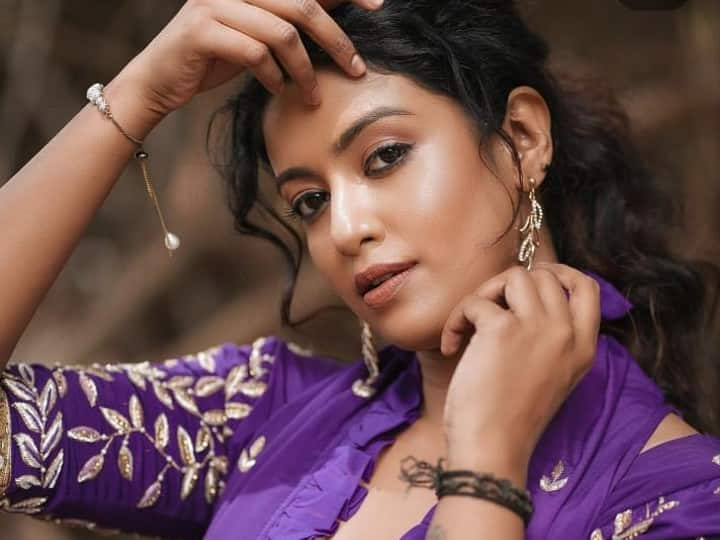 Actress Roshini : ஊதா ஊதா ஊதா பூ !  விஜய் டிவி நடிகை ரோஷினியின் சமீபத்திய புகைப்படங்கள் !