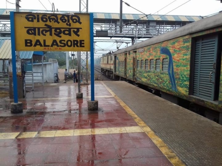 Crime : காதலை ஏற்க மறுத்த 11ம் வகுப்பு மாணவி..! உயிருடன் எரித்துக்கொன்ற திருமணமான வாலிபர்..! ஒடிசாவில் கொடூரம்..!