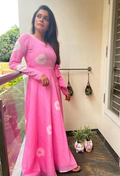 Kiki Vijay : ஹே ரோசு ரோசு ரோசு அழகான ரோசு நீ....கிகியின் க்யூட் கிளிக்ஸ்...!