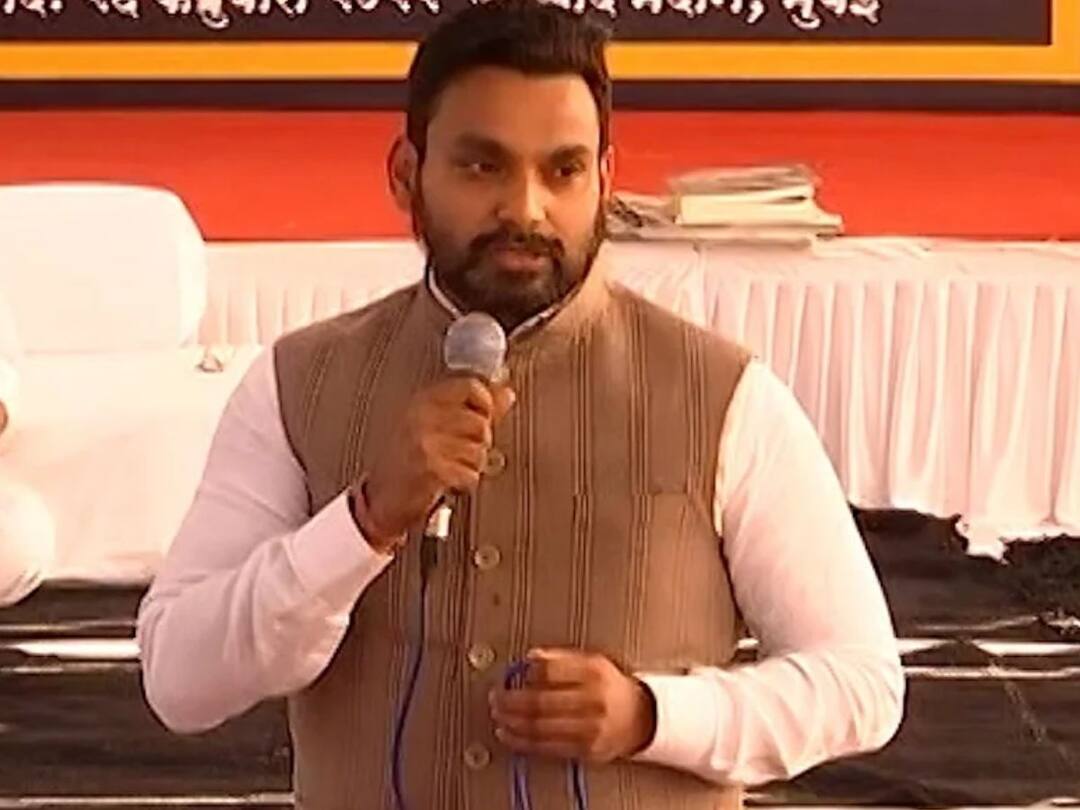 Dhairyasheel Mane : उद्धव ठाकरेंनी लोकसभेत पाठवलं, प्रवक्ते पद दिलं, पुत्रवत प्रेम दिलं, विजयासाठी रान केलं, मग धैर्यशील माने सांगा शिवसैनिकांचं काय चुकलं? first MP then made spokesperson gave filial love, then Dhairyasheel Mane tell what went wrong with Uddhav Thackeray asks shiv sainik Dhairyasheel Mane : उद्धव ठाकरेंनी लोकसभेत पाठवलं, प्रवक्ते पद दिलं, पुत्रवत प्रेम दिलं, विजयासाठी रान केलं, मग धैर्यशील माने सांगा शिवसैनिकांचं काय चुकलं?