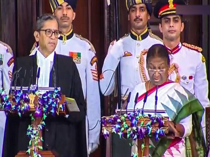 Presudent Droupadi Murmu Saree Style: know how to wear saree like Draupadi Murmu Droupadi Murmu Saree Style: राष्ट्रपति द्रोपदी मुर्मू की तरह दिखना है ग्रेसफुल, तो कुछ इस तरह वियर करें साड़ी