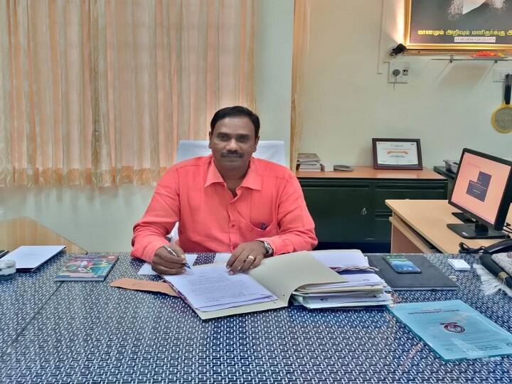 Periyar University registrar Gopi arrested on sexual assault case மாணவிக்கு பாலியல் தொல்லை? - பெரியார் பல்கலை கழக பதிவாளர் கைது