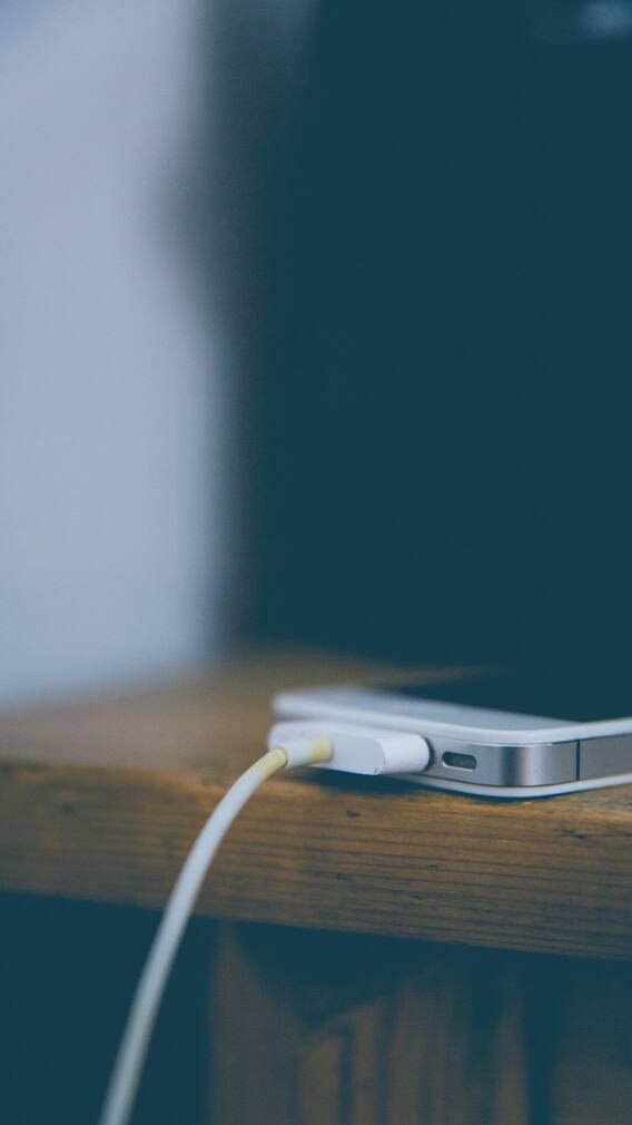 ফোনের ব্যাটারির মেয়াদ বাড়াতে কী কী করবেন, জেনে নিন