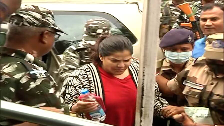 Arpita Mukherjees convoy was taken to the special court of ED after extra security, health check-up Arpita Mukherjee: অর্পিতার কনভয়ে বাড়তি নিরাপত্তা, স্বাস্থ্য পরীক্ষার শেষে নিয়ে যাওয়া হল ইডির বিশেষ আদালতে