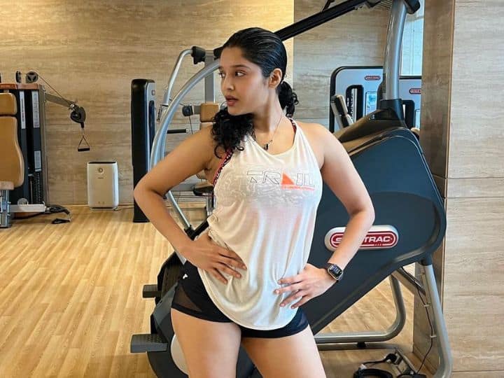 உசுரு நரம்புல நீ… ஏன் ஊசி ஏத்துற…ரித்திகா சிங்கின் ஜிம் போட்டோஸ்!