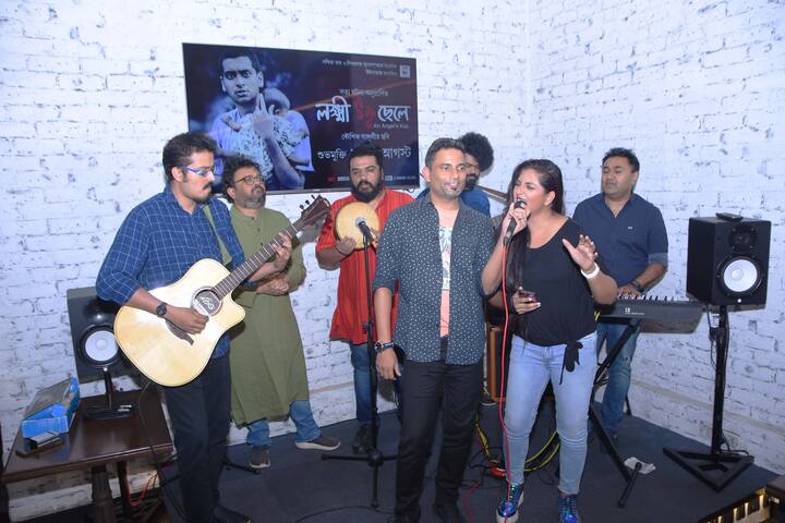 'লক্ষ্মী ছেলে'-র প্রচারে লক্ষ্মীছাড়ারা! কৌশিক গঙ্গোপাধ্যায় (Kaushik Ganguly)-র নতুন ছবির প্রচারে তৈরি হল নতুন গান, সৌজন্যে টিম লক্ষ্মীছাড়া।