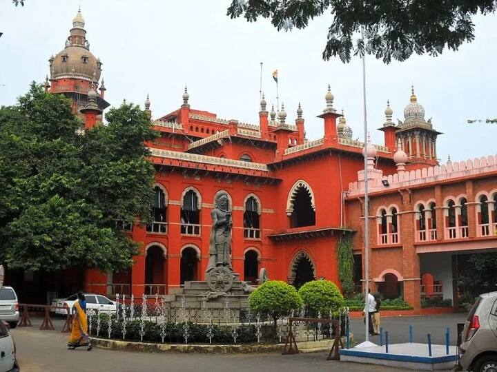 Chennai High Court Direct Recruitment employment seekers attention Highcourt Employment : வேலை தேடுபவர்களுக்கு ஒரு முக்கியச் செய்தி... உயர் நீதிமன்றத்தில் குவிந்திருக்கும் ஏராளமான வேலைவாய்ப்புகள்..