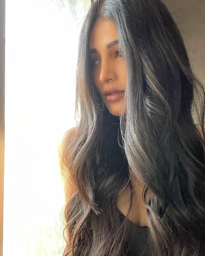 శ్రుతి హాసన్ అందమైన ఫోటోలు -Image credit: ShruthiHasan/Instagram