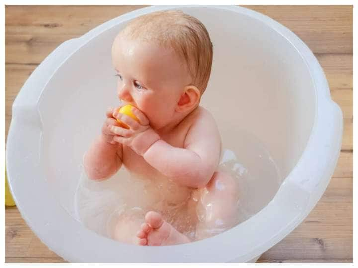 Parenting Tips: simple and effective ways to clean and disinfect baby toys Parenting Tips: डर्टी टॉयज से बच्चे पड़ सकते हैं बीमार, जानें कौन से खिलौने को कैसे करें साफ