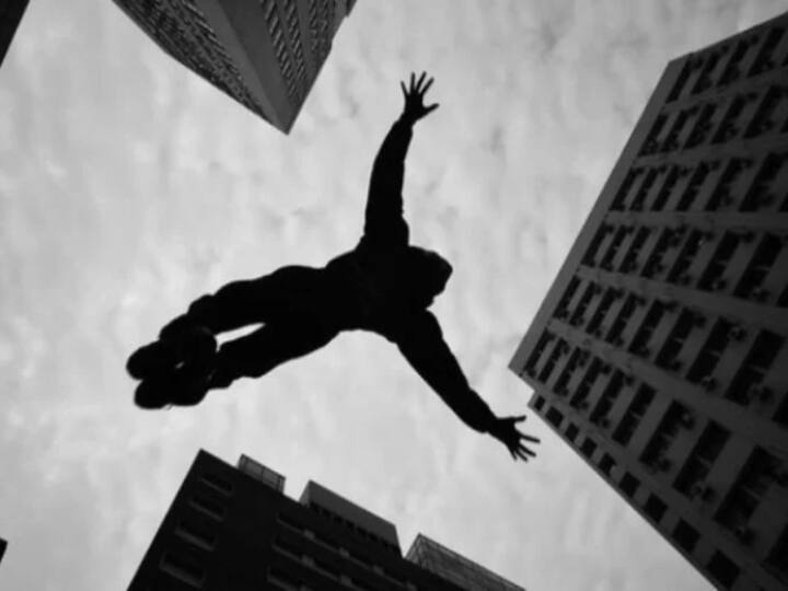 Villupuram student attempted suicide by jumping from the 2nd floor of a private college விழுப்புரம்: தனியார் கல்லுரியில் மாணவி  2வது மாடியில் இருந்து குதித்து தற்கொலை முயற்சி