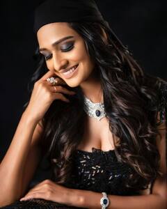 Bhagya Lakshmi की लक्ष्मी ने सीधी-साधी लड़की वाली छवि छोड़ दिखाया अपना ग्लैमरस अंदाज, फोटोज हुए वायरल