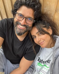 Farhan Shibani Pics: फरहान अख्तर ने शिबानी दांडेकर के साथ शेयर की क्यूट तस्वीर, फैंस बोले- कपल गोल्स