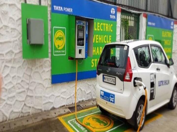 New Delhi: Delhi government decided to build 100 charging stations for e-vehicles New Delhi: दिल्ली सरकार ने लिया 100 चार्जिंग स्टेशन बनाने का फैसला, जानें- कितना लगेगा चार्ज?