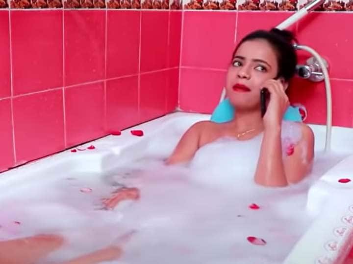 Bhojpuri Song: Anisha Pandey के आशिक को उसके दोस्तों ने दी सलाह, कहा - बुलाती है मगर जाने का नहीं Bhojpuri Song bulati hai magar jane ka ni Gunjan Singh Antra Singh Priyanka Bhojpuri Song: Anisha Pandey के आशिक को उसके दोस्तों ने दी सलाह, कहा - बुलाती है मगर जाने का नहीं