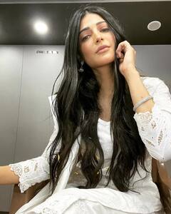 Shruti Haasan Pics: વ્હાઈટ સૂટ પહેરીને ગ્લેમરસ પોઝ આપતી દેખાઈ શ્રુતિ હાસન, જુઓ ફોટો