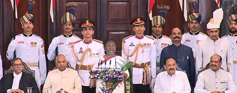 Droupadi Murmu Oath As India New President marathi news Droupadi Murmu Oath  : ''गरीबही स्वप्न पाहू शकतात'', द्रौपदी मुर्मू यांचे शपथविधीनंतर भाषण, जनतेला संबोधित करताना म्हणाल्या....
