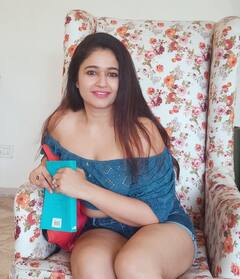 Poonam Bajwa: గ్లామర్ డోస్ పెంచినా  పూనమ్ ని పట్టించుకోవడం లేదా