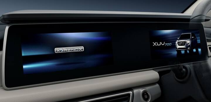 મહિન્દ્રા XUV700 ની AdrenoX ઇન્ટેલિજન્સ સિસ્ટમ એલેક્સા વૉઇસ AI સાથે કનેક્ટ કરીને વૉઇસ કમાન્ડ પર કામ કરે છે. તેમાં સોની સરાઉન્ડ સાઉન્ડ સિસ્ટમ, 360-કેમેરા સેટઅપ, વાયરલેસ ફોન ચાર્જિંગ અને ઇલેક્ટ્રોનિક પાર્કિંગ બ્રેક મળે છે.