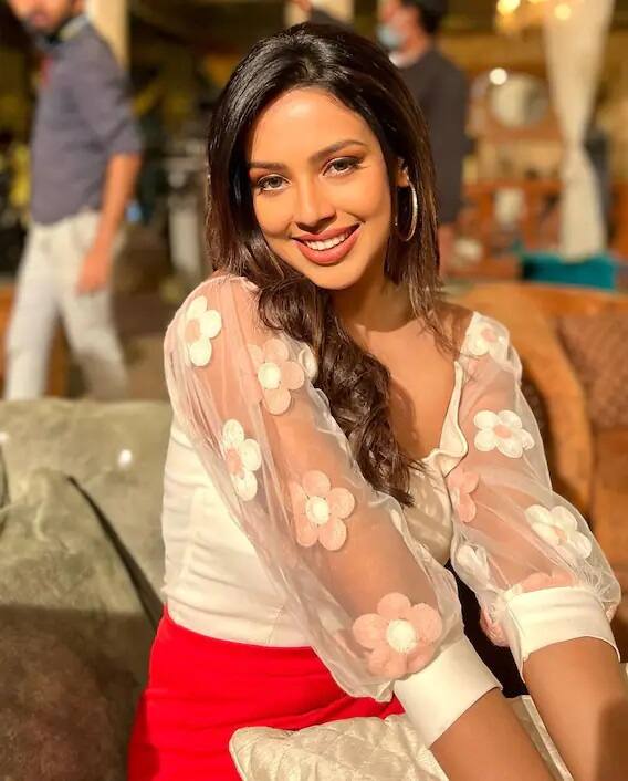 ટીવીની આ આ ક્યૂટ એક્ટ્રેસ મિસ સાઉથ ઇન્ડિયા પણ બની ચૂકી છે. આ તમામ ઉપબબ્ધિનો ઉલ્લેખ એક્ટ્રેસે તેમના ઇન્સ્ટા બાયોમાં કર્યો છે.
