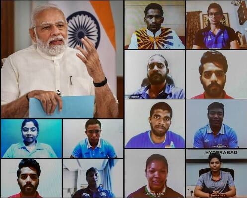 বার্মিংহ্য়াম উড়ে যাওয়ার আগে ভারতীয় ক্রীড়াবিদদের সঙ্গে আলোচনা করছেন প্রধানমন্ত্রী নরেন্দ্র মোদি। আগামী ২৮ জুলাই থেকে শুরু টুর্নামেন্ট।