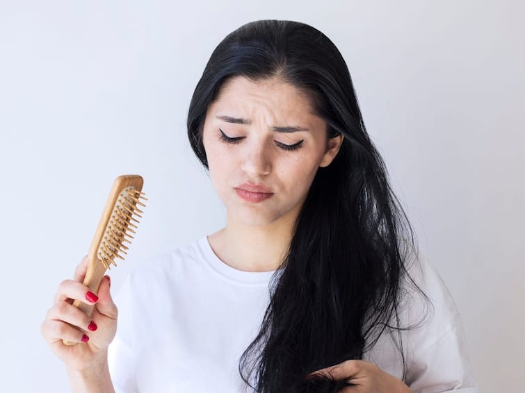 Hair Care: Is your hair breaking too much! Keep these things in mind to prevent it Hair Care : ਕੀ ਤੁਹਾਡੇ ਵਾਲ ਵੀ ਬਹੁਤ ਜ਼ਿਆਦਾ ਟੁੱਟ ਰਹੇ ! ਇਸ ਤੋਂ ਬਚਾਅ ਲਈ ਇਨ੍ਹਾਂ ਚੀਜ਼ਾਂ ਦਾ ਰੱਖੋ ਧਿਆਨ 