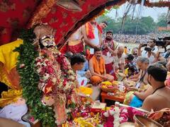 IN Pics: ઉજ્જૈનમાં નગરચર્યાએ પર નીકળ્યા મહાકાલ, શિપ્રા નદીના જળથી કર્યો અભિષેક, જુઓ તસવીરો