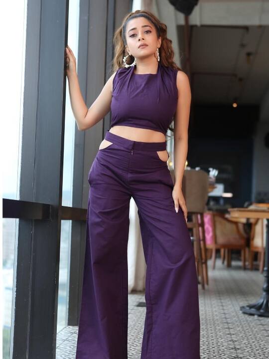 पर्पल आउटफिट में गजब की ग्लैमरस लगीं टीना दत्ता