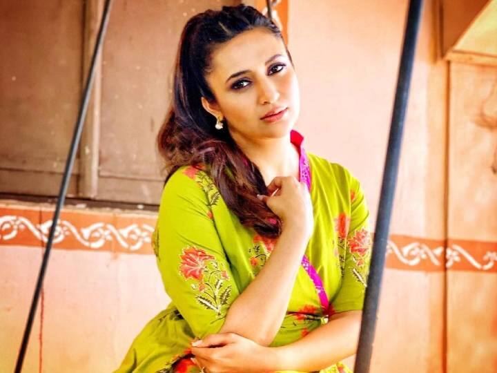 Divyanka Tripathi befitted reply on her pregnancy and fat shamed Divyanka Tripathi On Pregnancy: मोटापे को लेकर हुई ट्रोलिंग पर फूटा दिव्यांका त्रिपाठी का गुस्सा, प्रेग्नेंसी पर कही ये बात