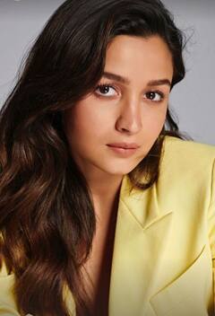 Alia Bhatt Pics: फॉर्मल सूट में ‘होने वाली मां’ आलिया भट्ट ने बिखेरी खूबसूरती, तस्वीरें शेयर कर फैंस के लिए कही ये प्यारी बात