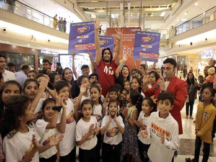 Dance Maharashtra Dance Little Masters contestant and judge flash mob in mall Dance Maharashtra Dance : चिमुकल्यांची धमाल, ‘डान्स महाराष्ट्र डान्स’चे लिटिल मास्टर्स थिरकले सोनाली आणि गश्मीरसोबत! 