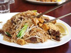 Chicken Fried Noodles: বাড়িতেই চিকেন ফ্রায়েড চাউমিন বানিয়ে তাক লাগান সবাইকে