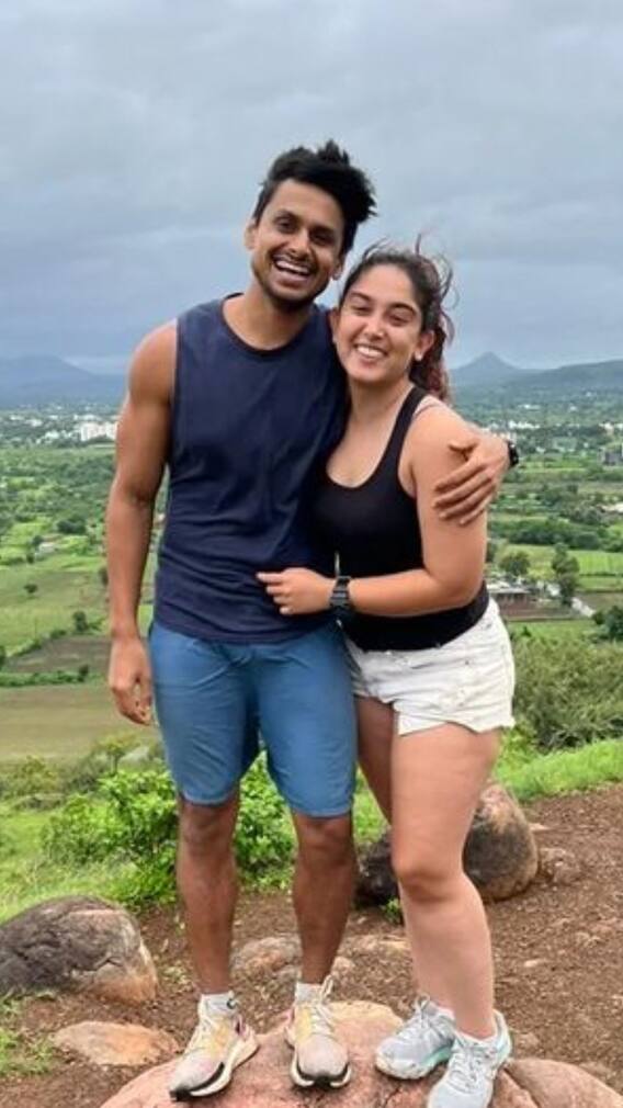 প্রেমিকের সঙ্গে নিভৃতযাপন আমির-কন্যা আইরার