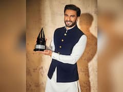 Ranveer Singh को मिला ये अवार्ड, फोटो शेयर करने के साथ एक्टर ने लिखा- कॉपी राइटर से की थी करियर की शुरुआत और आज....