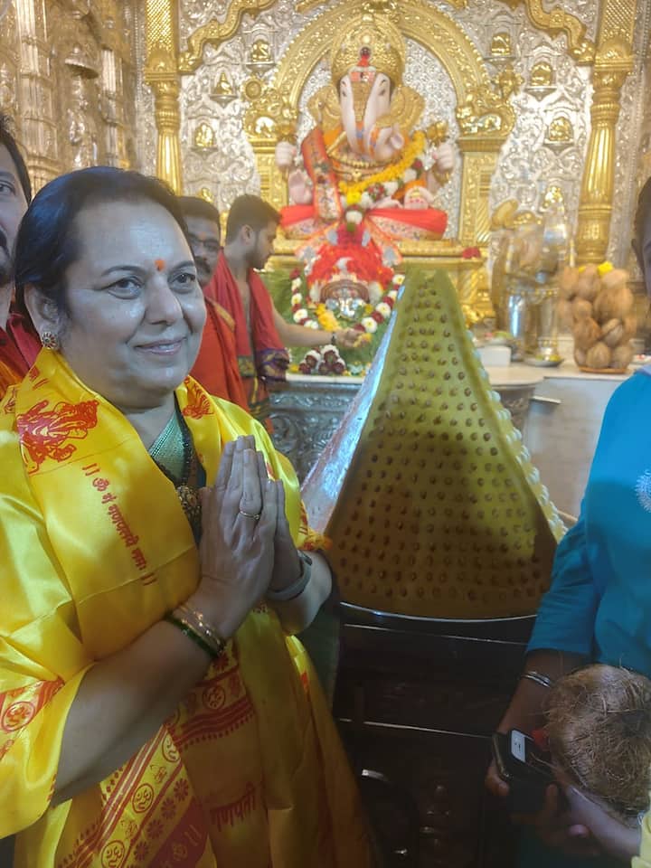 शिवसेनेकडून पुण्यातील श्रीमंत दगडूशेठ हलवाई गणपतीला शिवसेनाप्रमुख उद्धव ठाकरेंच्या वाढदिवसानिमित्त 62 किलोचा मोदक अर्पण करण्यात येणार आहे.