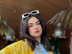 PHOTO: बॉलिवूड पदार्पणापूर्वीच अवनीत कौरचा बोल्ड अंदाज; पाहा फोटो!