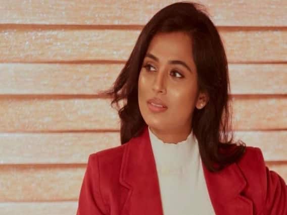 Ramya pandian : ஸ்டைலிஷ் தமிழச்சி ரம்யா பாண்டியனின் க்ளிக்ஸ்.! Ramya pandian : ஸ்டைலிஷ் தமிழச்சி ரம்யா பாண்டியனின் க்ளிக்ஸ்.!