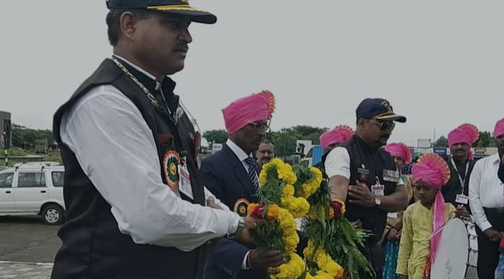 इंदापूर शहरात कारगिल विजय दिवस मोठ्या उत्साहात साजरा करण्यात आलाय.भारतीय सैन्यातील माजी सैनिकांसह सामाजिक कार्यकर्त्यांनी शहरातून घोषणा देत तिरंगा रॅली काढली.