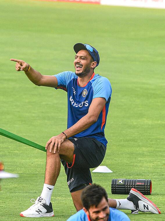 ఆఖరి ఓవర్లో సిక్స్‌తో కిక్కు! గెలిపించిన క్రికెటర్లు వీరే!!